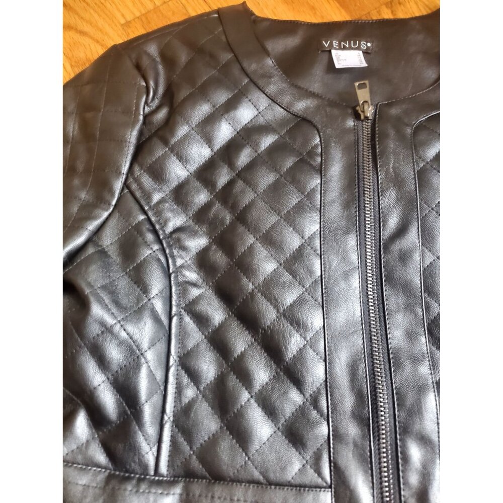 Black Quilted Faux Vegan Leather Cropped Jacket Zipper Closure By Venus Size 6 - Picture 2 of 9
